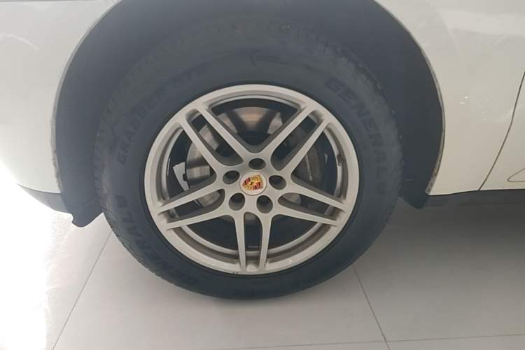 Used Porsche Macan 2017 Macan 2.0T Left Front Wheel Hub