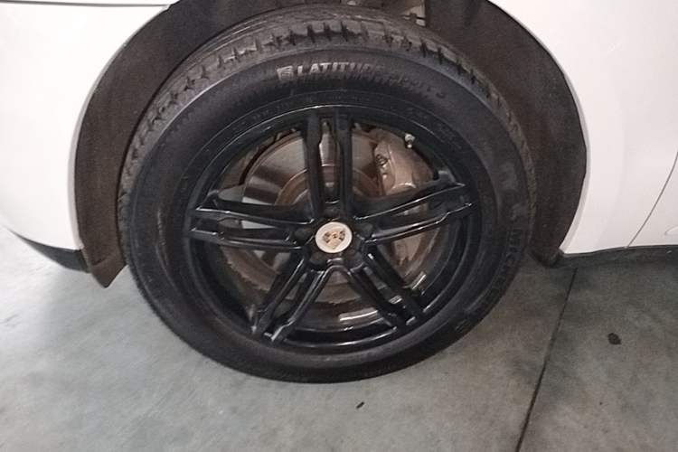 Used Porsche Macan 2017 Macan 2.0T Left Front Wheel Hub