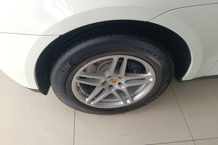 Used Porsche Macan 2017 Macan 2.0T Left Front Wheel Hub