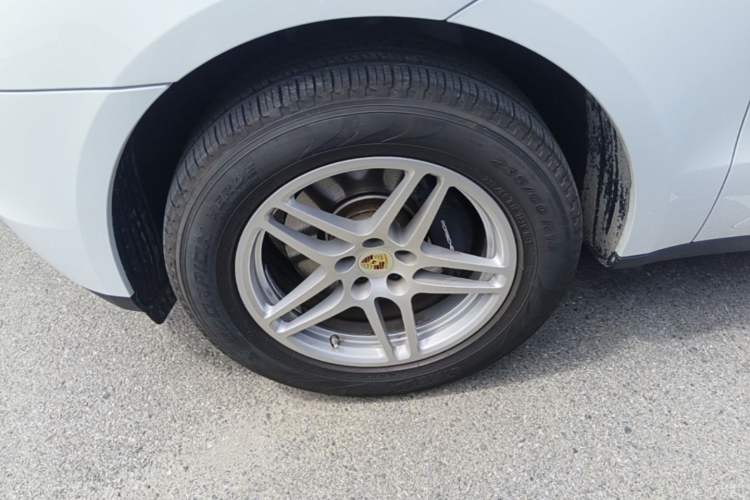 Used Porsche Macan 2017 Macan 2.0T Left Front Wheel Hub