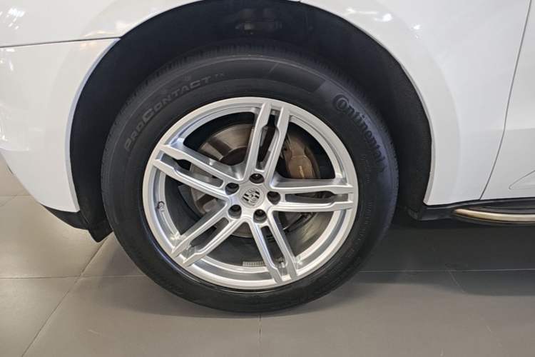 Used Porsche Macan 2017 Macan 2.0T Left Front Wheel Hub