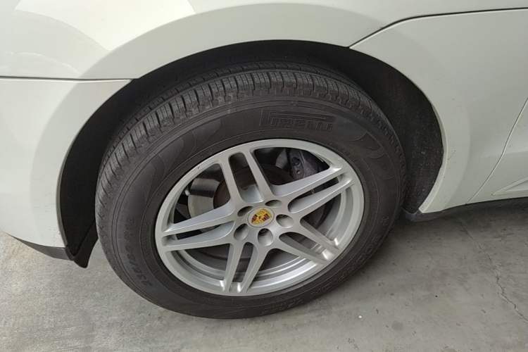 Used Porsche Macan 2017 Macan 2.0T Left Front Wheel Hub