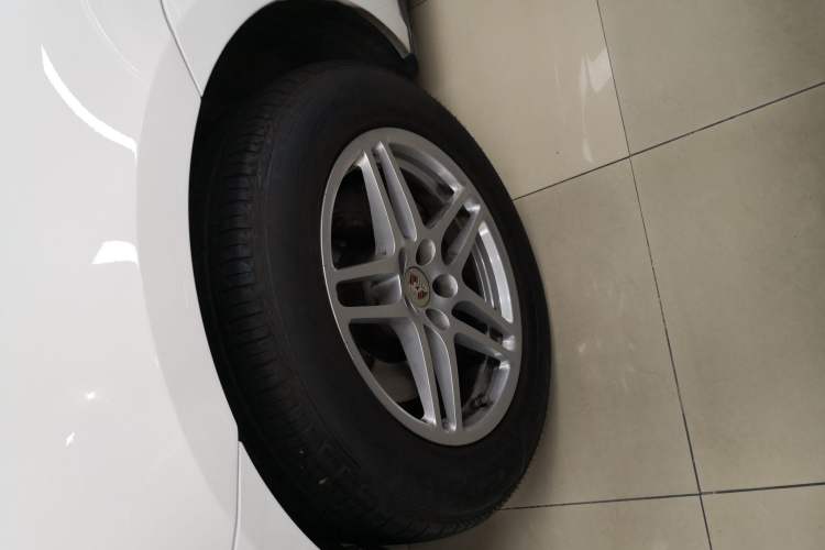 Used Porsche Macan 2017 Macan 2.0T Left Front Wheel Hub