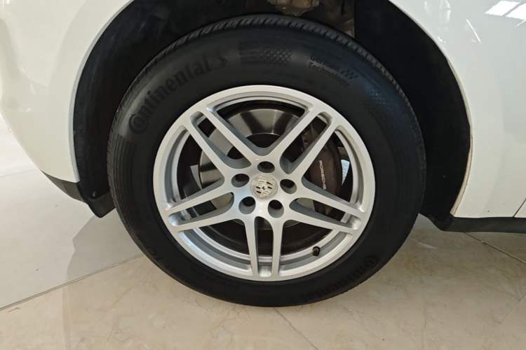 Used Porsche Macan 2017 Macan 2.0T Left Front Wheel Hub