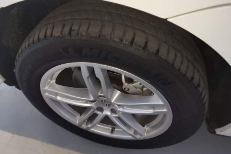 Used Porsche Macan 2017 Macan S 3.0T Left Front Wheel Hub
