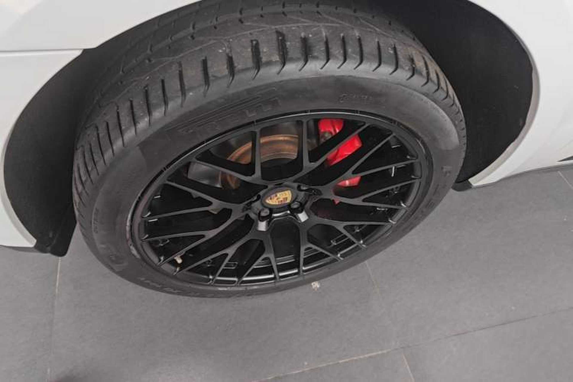 Used Porsche Macan 2017 Macan 2.0T Left Front Wheel Hub