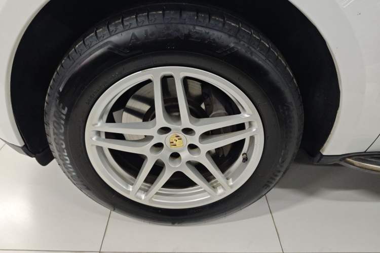 Used Porsche Macan 2017 Macan 2.0T Left Front Wheel Hub