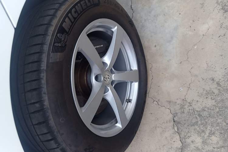 Used Porsche Macan 2017 Macan 2.0T Left Front Wheel Hub