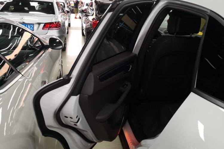 Used Porsche Macan 2017 Macan 2.0T Left Rear Door Interior