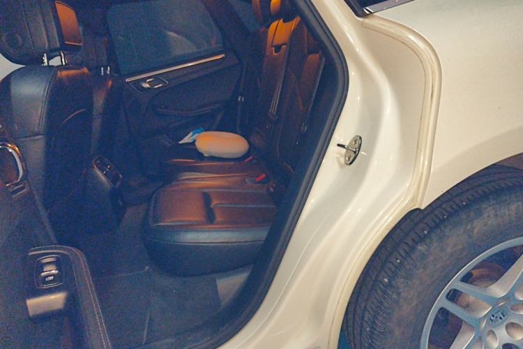 Used Porsche Macan 2017 Macan 2.0T Left Rear Seat