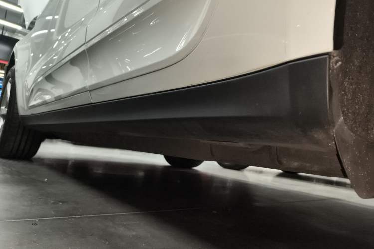 Used Porsche Macan 2017 Macan 2.0T Left Side Sill