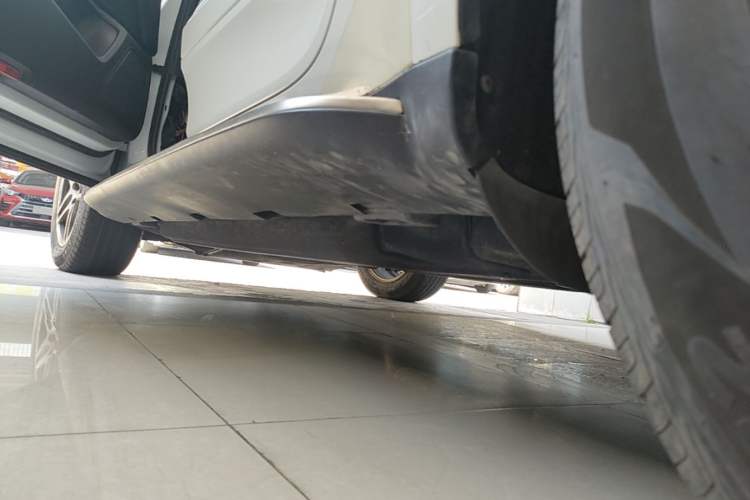 Used Porsche Macan 2017 Macan 2.0T Left Side Sill