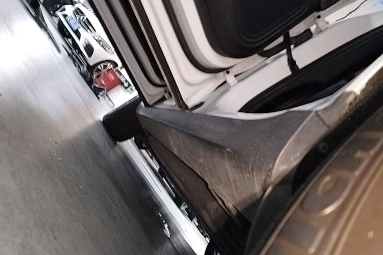 Used Porsche Macan 2017 Macan 2.0T Left Side Sill