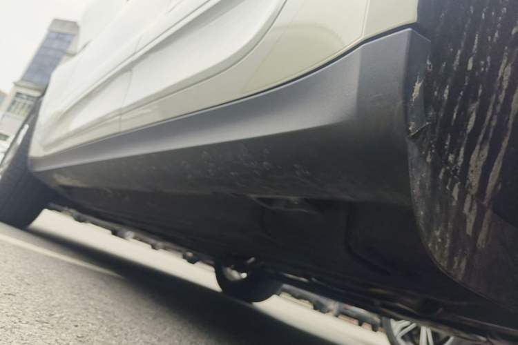 Used Porsche Macan 2017 Macan 2.0T Left Side Sill