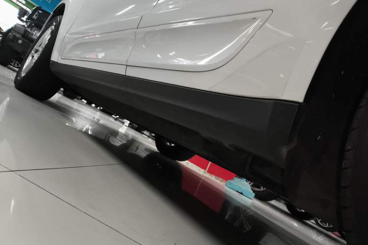Used Porsche Macan 2017 Macan 2.0T Left Side Sill