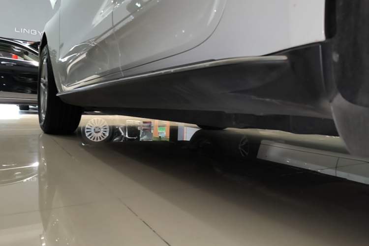 Used Porsche Macan 2017 Macan 2.0T Left Side Sill