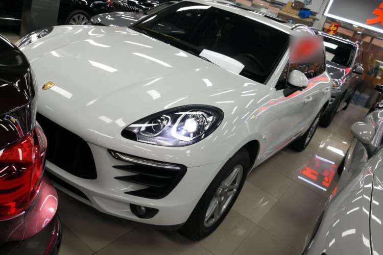 Used Porsche Macan 2017 Macan 2.0T Left Side