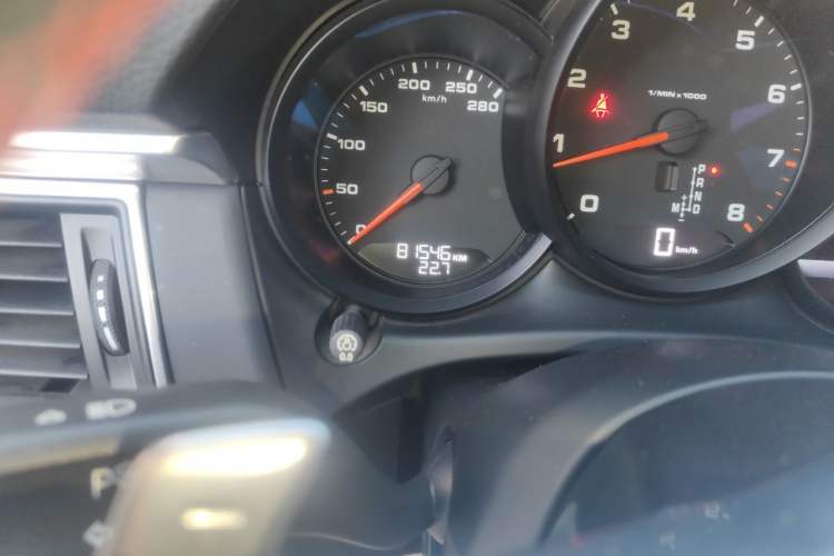 Used Porsche Macan 2017 Macan 2.0T Odometer Close Up