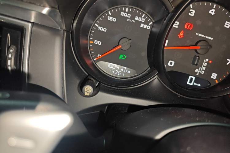 Used Porsche Macan 2017 Macan 2.0T Odometer Close Up