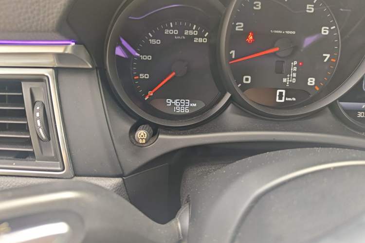 Used Porsche Macan 2017 Macan 2.0T Odometer Close Up