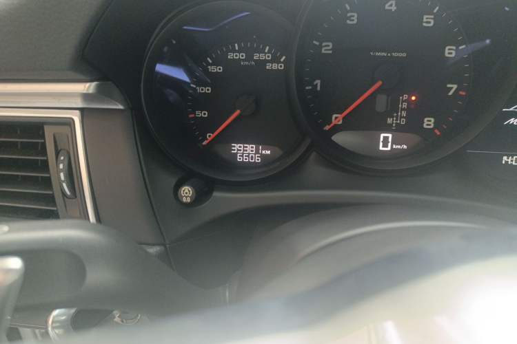 Used Porsche Macan 2017 Macan 2.0T Odometer Close Up