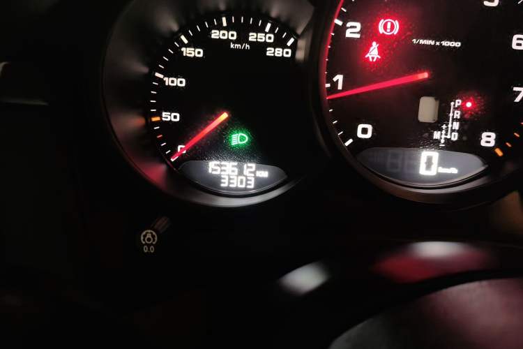 Used Porsche Macan 2017 Macan 2.0T Odometer Close Up