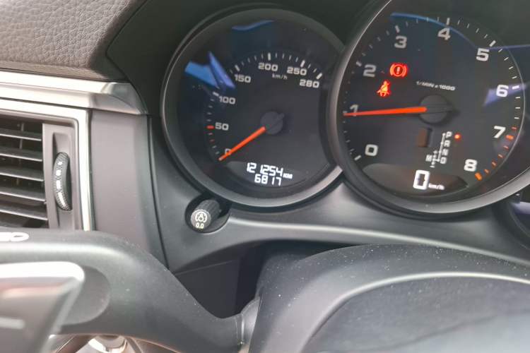 Used Porsche Macan 2017 Macan 2.0T Odometer Close Up