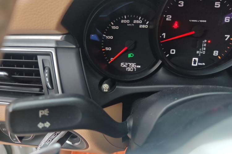 Used Porsche Macan 2017 Macan 2.0T Odometer Close Up