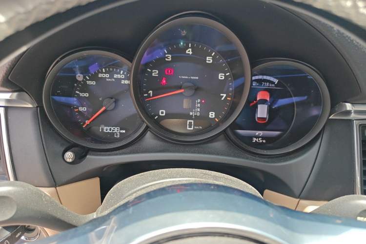Used Porsche Macan 2017 Macan 2.0T Odometer Close Up