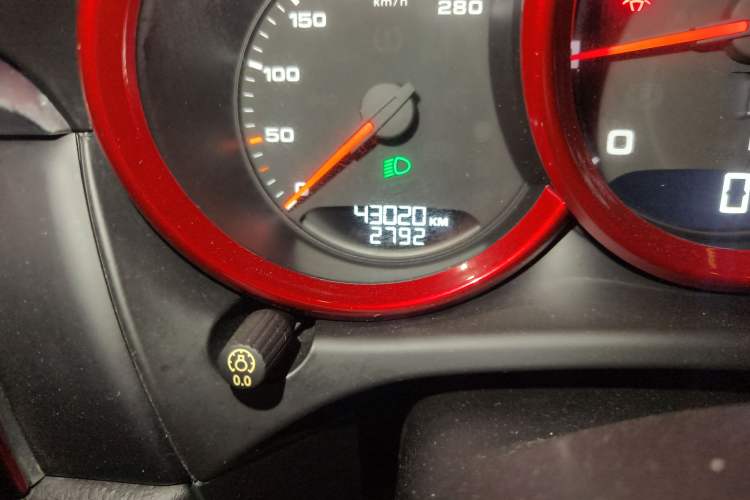 Used Porsche Macan 2017 Macan 2.0T Odometer Close Up