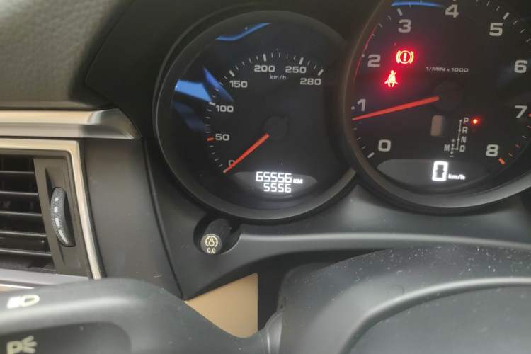 Used Porsche Macan 2017 Macan 2.0T Odometer Close Up