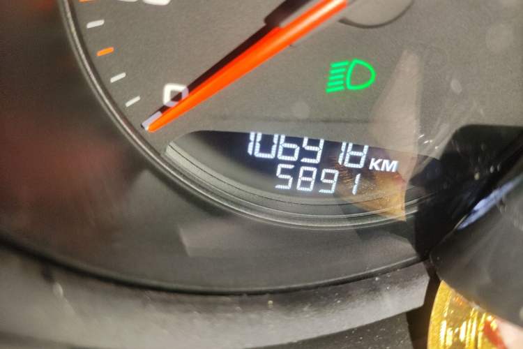 Used Porsche Macan 2017 Macan 2.0T Odometer Close Up