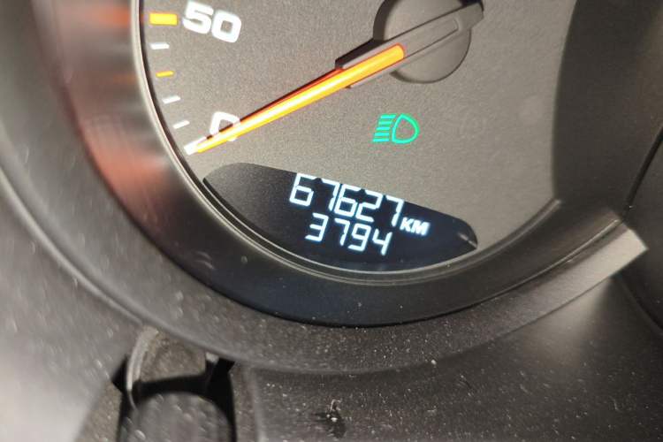 Used Porsche Macan 2017 Macan Turbo 3.6T Odometer Close Up