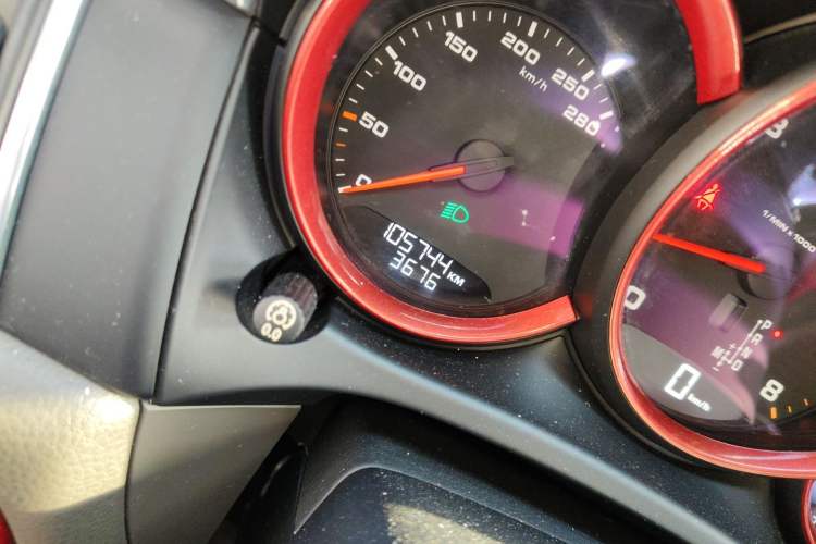 Used Porsche Macan 2017 Macan 2.0T Odometer Close Up