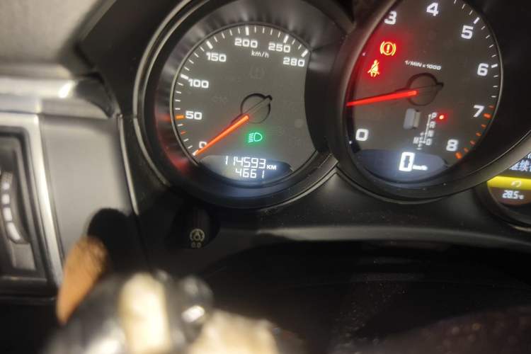Used Porsche Macan 2017 Macan 2.0T Odometer Close Up
