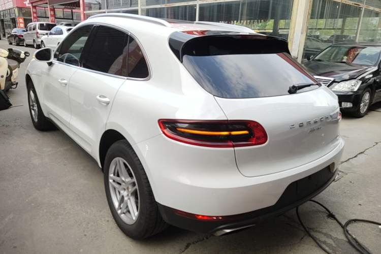Used Porsche Macan 2017 Macan 2.0T Rear Left 45 Deg