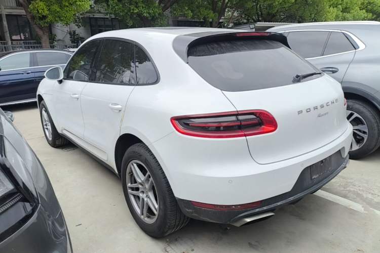 Used Porsche Macan 2017 Macan 2.0T Rear Left 45 Deg