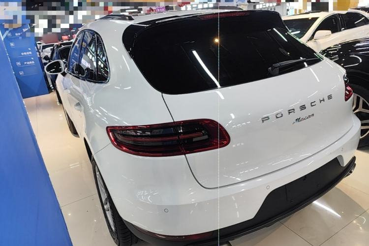 Used Porsche Macan 2017 Macan 2.0T Rear Left 45 Deg