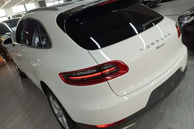 Used Porsche Macan 2017 Macan 2.0T Rear Left 45 Deg