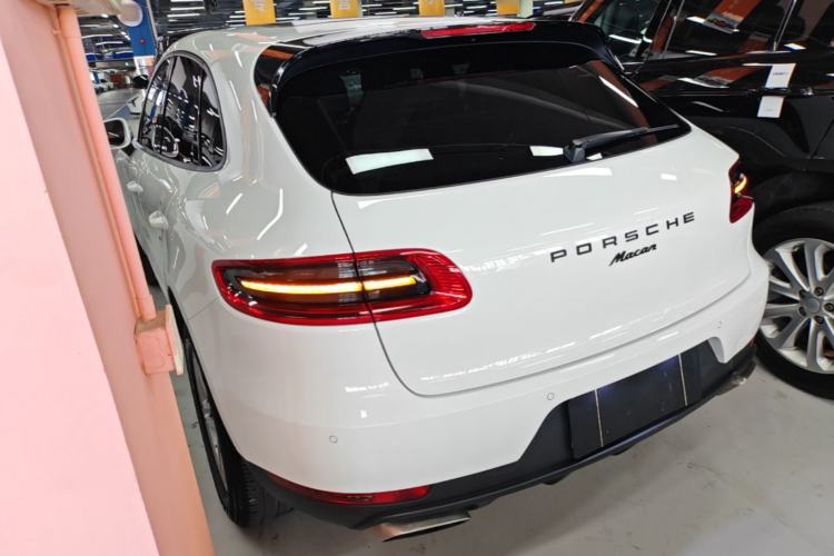 Used Porsche Macan 2017 Macan 2.0T Rear Left 45 Deg