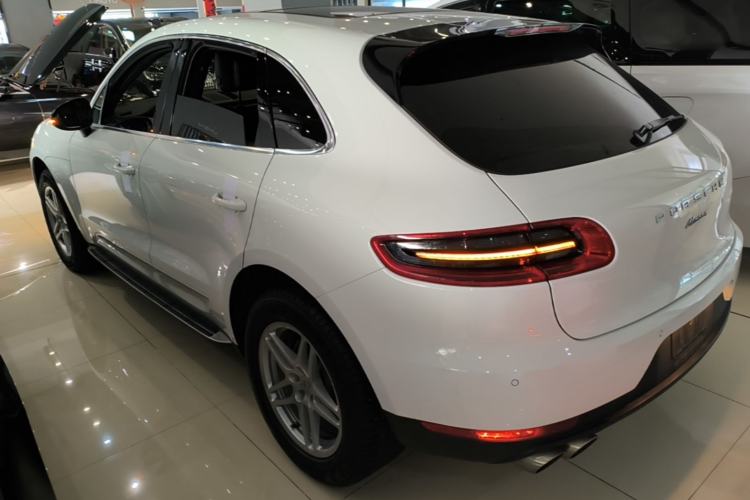 Used Porsche Macan 2017 Macan 2.0T Rear Left 45 Deg