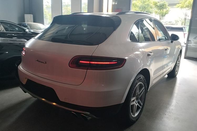 Used Porsche Macan 2017 Macan 2.0T Rear Right 45 Deg
