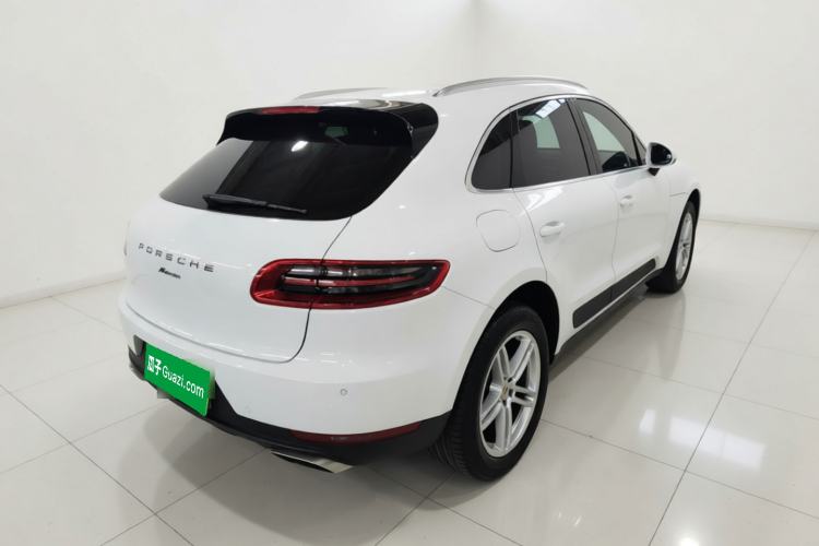 Used Porsche Macan 2017 Macan 2.0T Rear Right 45 Deg