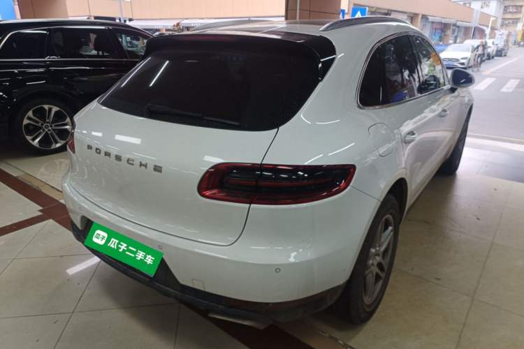 Used Porsche Macan 2017 Macan 2.0T Rear Right 45 Deg