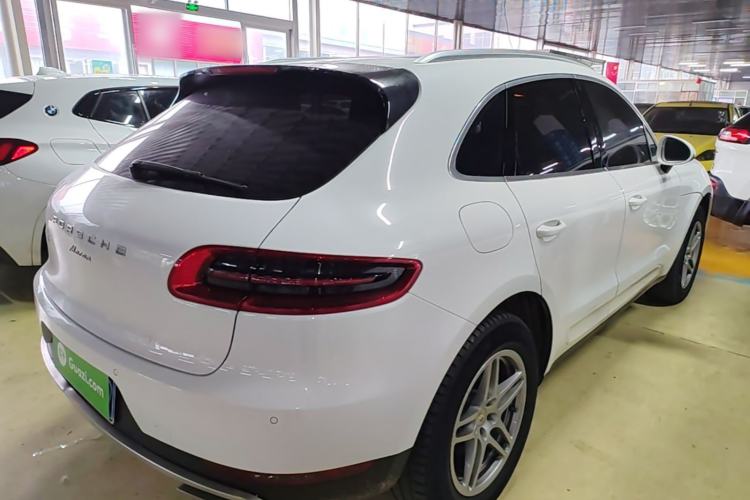 Used Porsche Macan 2017 Macan 2.0T Rear Right 45 Deg