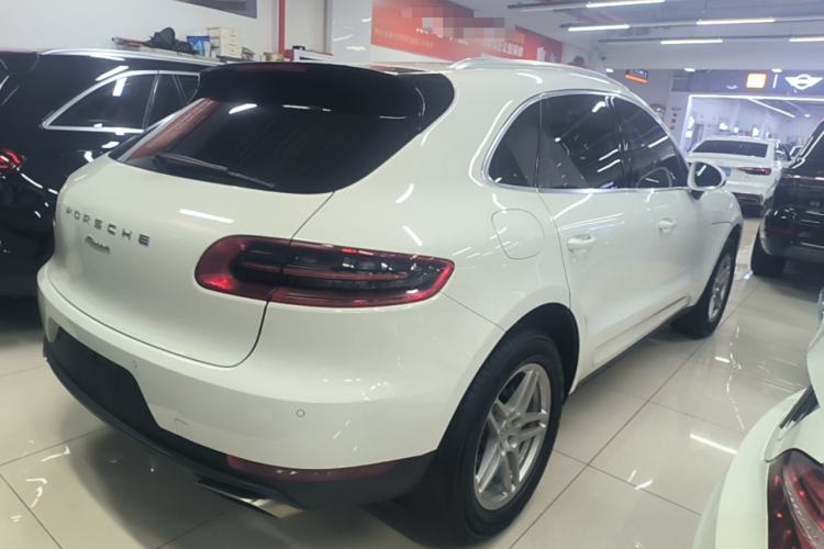 Used Porsche Macan 2017 Macan 2.0T Rear Right 45 Deg