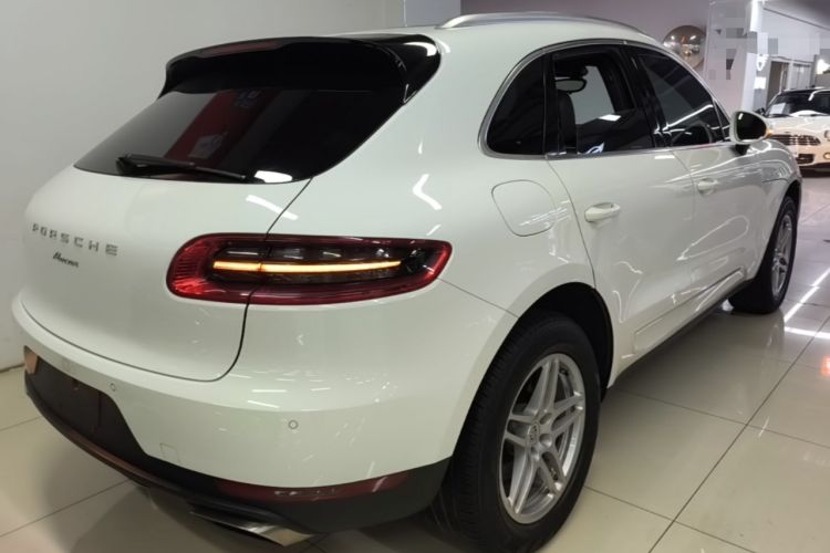 Used Porsche Macan 2017 Macan 2.0T Rear Right 45 Deg