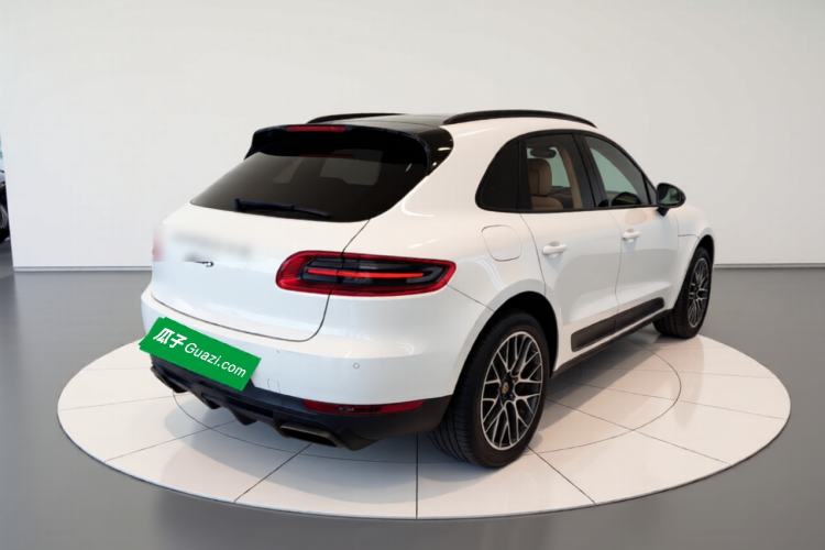 Used Porsche Macan 2017 Macan 2.0T Rear Right 45 Deg