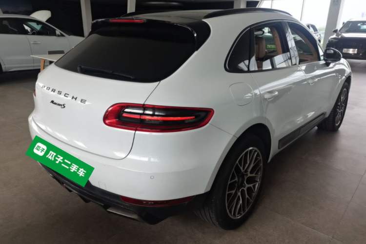 Used Porsche Macan 2017 Macan 2.0T Rear Right 45 Deg