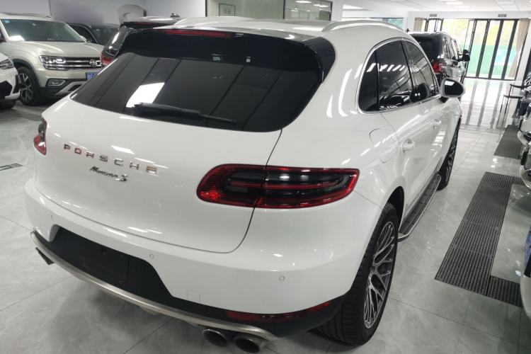 Used Porsche Macan 2017 Macan 2.0T Rear Right 45 Deg